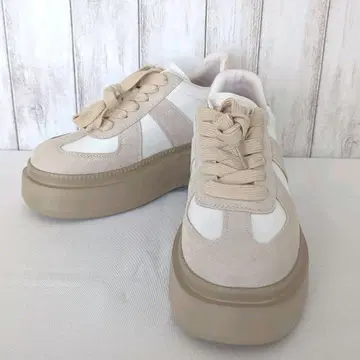 귀여운 통굽 캐주얼 스니커즈 여성용 23cm 화이트/베이지