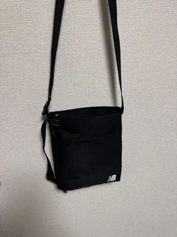 New Balance 블랙 숄더백
