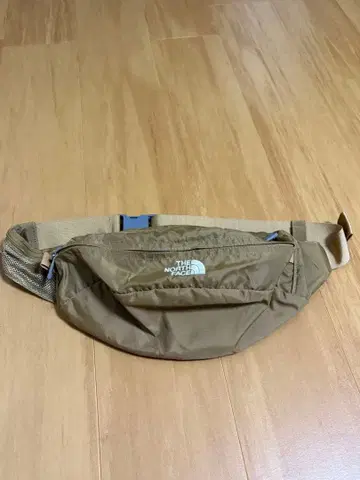 THE NORTH FACE 바디백 베이지