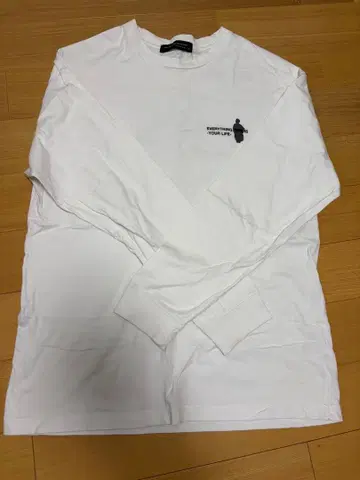 화이트 긴팔 T셔츠 M