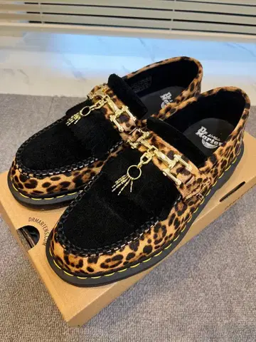 닥터마틴 아드리안 본 로퍼 마틴 레오파드 무늬 26cm