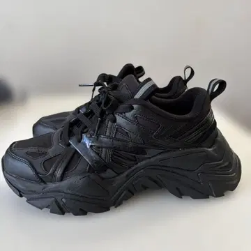 FILA 블랙 스니커즈