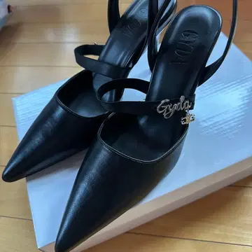 GYDA 미사용 새상품 heel 스트랩 모티브 포인트 뮬