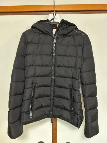새상품급!! MONCLER 블랙 TETRAS 다운 자켓 후드 부착