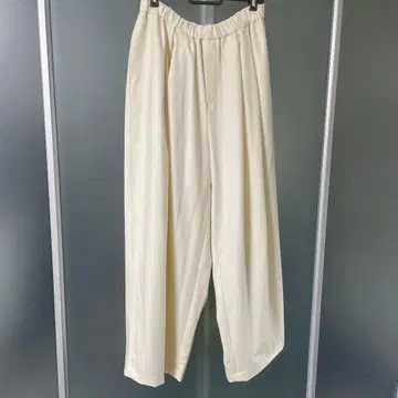 mizuiro ind. 아이보리 와이드 턱 팬츠