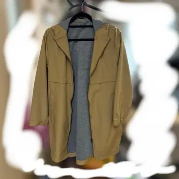 베이지 나일론 마운틴 파카