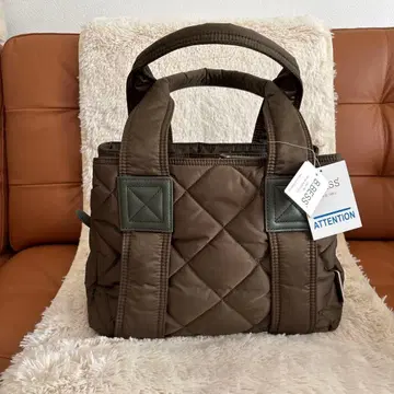퀼팅 핸드백 카키 새상품 택 포함 정가 5390엔