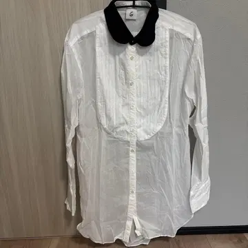 6 화이트 블랙 카라 부착 긴팔 셔츠
