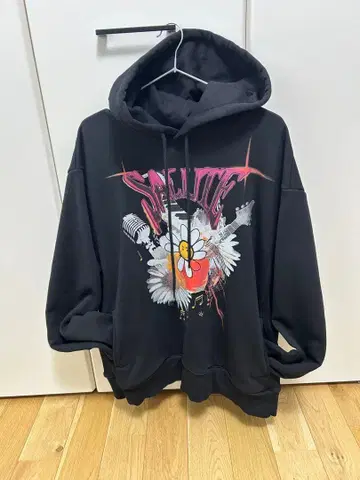 SALUTE 블랙 꽃무늬 후드티