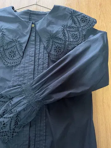 컷 레이스 긴팔 셔츠