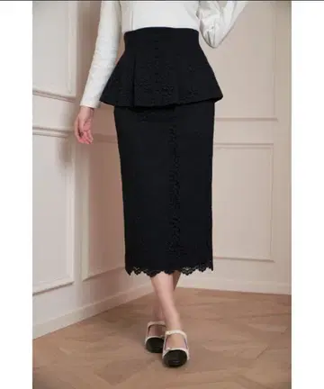 Herlipto Rosa Lace Peplum Skirt 블랙 M
