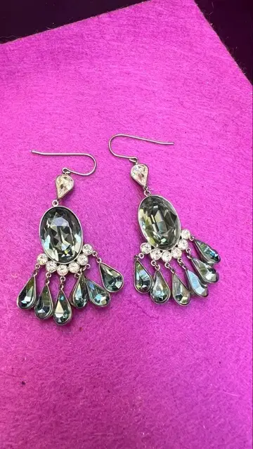 Swarovski 엘레강트 드롭형 귀걸이 (양쪽 귀용)