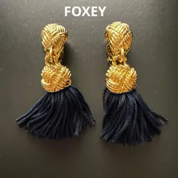 FOXEY 폭시 태슬 귀찌