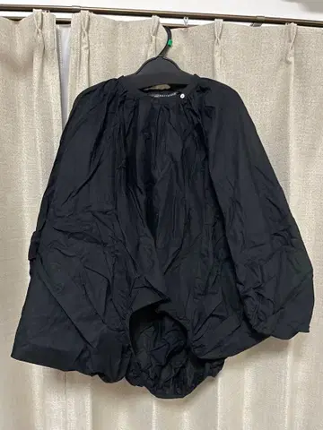 미즈이로 인드 블랙 돌먼 셔츠