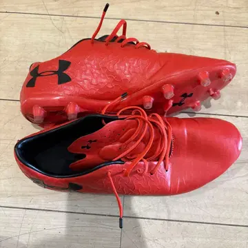 Under Armour MAGNETICO 레드 스파이크 슈즈
