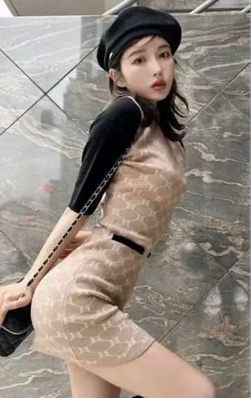 Darich(다리치) 베이지 블랙 악센트 미니 원피스 반팔
