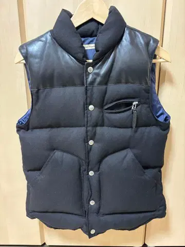 블랙 나일론 가죽 다운 베스트