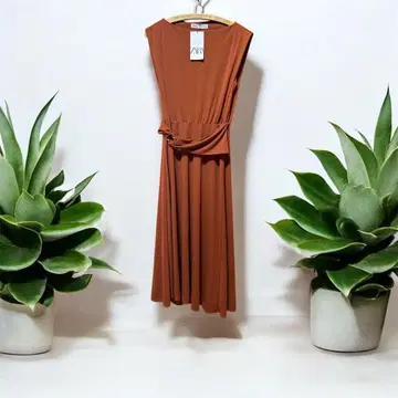 미사용 새상품 ZARA 브라운 슬리브리스 티셔츠 원피스