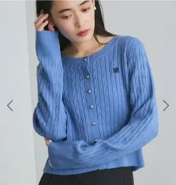 원 포인트 가슴 자수 케이블 가디건 VIS