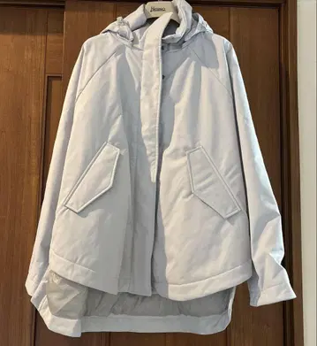 Herno 후드 부착 화이트 자켓 사이즈 40