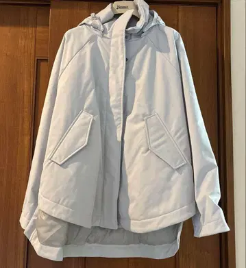 Herno 후드 부착 화이트 자켓 사이즈 40