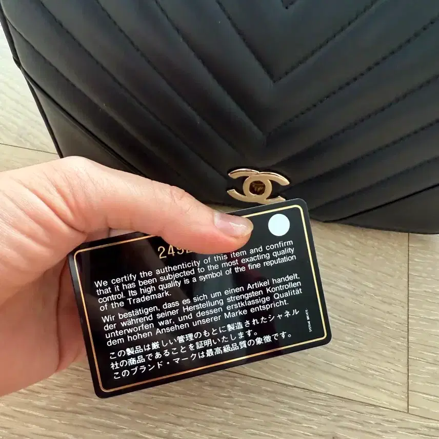 샤넬 쉐브론 플랩백 블랙 금장 체인백 사진 6