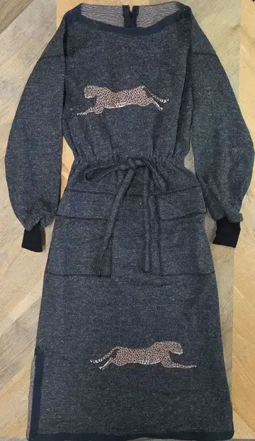 이타리야 새상품급 다크 그레이 레오파드 자수 원피스 y38