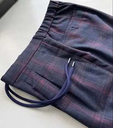 네이비 계열 체크 플리츠 슬랙스 드로 코드