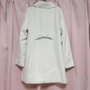 LD 프라임 A라인 화이트 롱 코트 버튼 포함