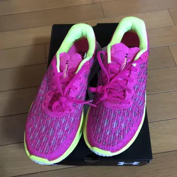 UNDER ARMOUR FLOW Velociti Wind 러닝화