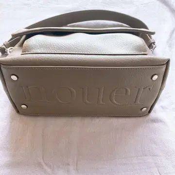 nouer 하단 엠보싱 로고 백 누에르 그레이지