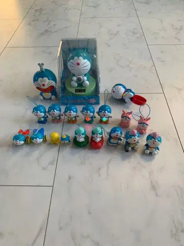 도라에몽 솔라 피규어와 피규어