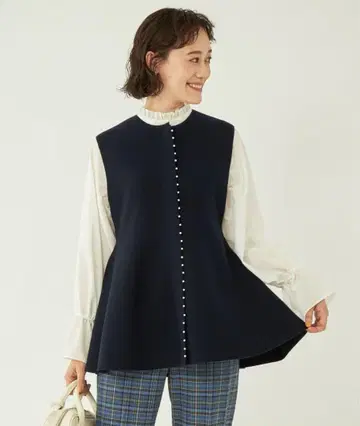 그린 라벨 릴랙싱 푸치 모조 진주 페플럼 베스트 니트