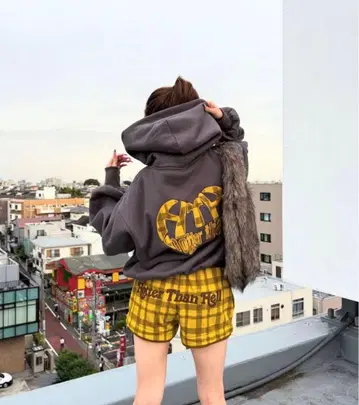 wiggle wiggle x HTH 콜라보 후드티