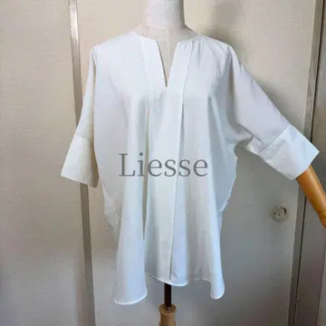 Liesse 리에스 화이트 V넥 칠부 소매 셔츠