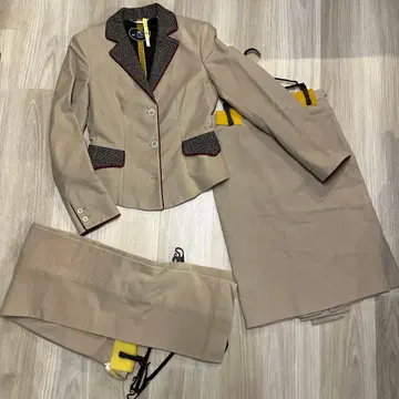 ETRO 베이지 자켓, 팬츠, 스커트 셋업