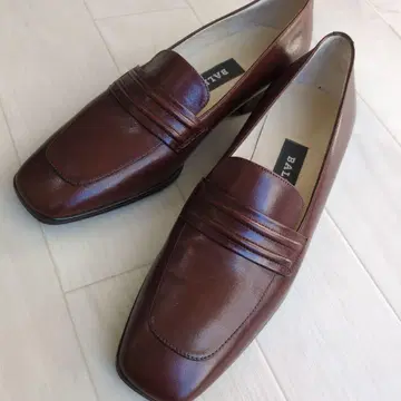 미사용 새상품 미시착 다크 브라운 가죽 로퍼 약 3cm BALLY