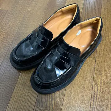 유니클로 C 로퍼 블랙 25cm