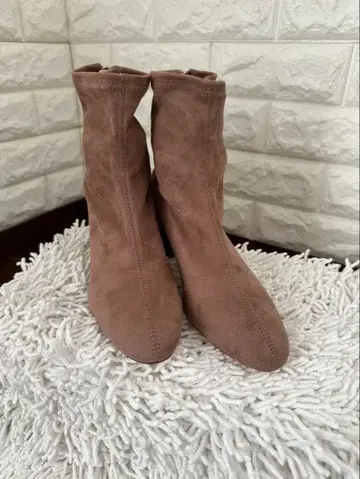 [ 새상품 ] ZARA 숏부츠 24cm 힐 6cm