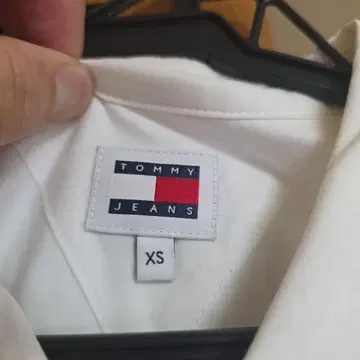 TOMMY JEANS 화이트 긴팔 셔츠 XS