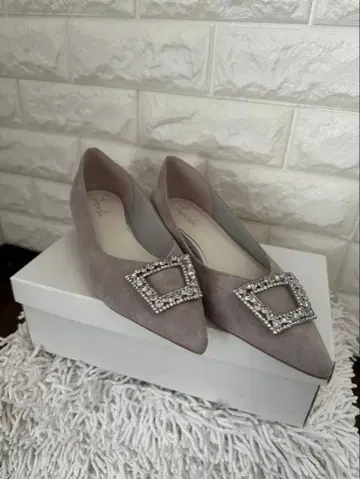 [ 새상품 ] 비쥬 스퀘어 버클 펌프스 24cm