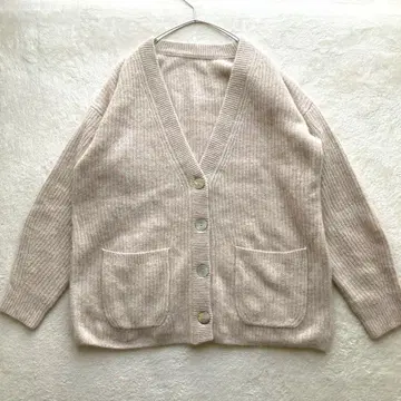 새상품급 로페 라쿤 V넥 가디건 베이지 쉘 버튼