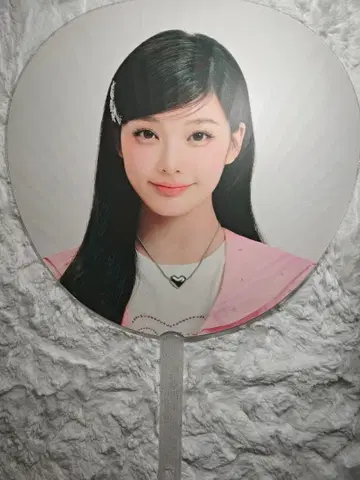 ILLIT 이로하 부채 GlitterDay 공식