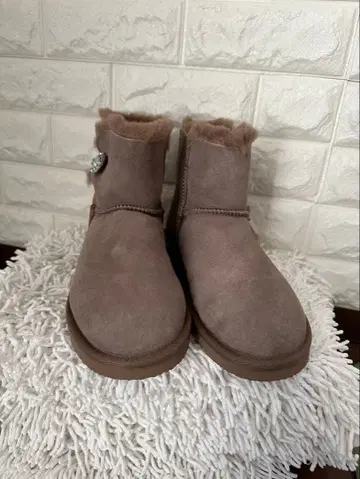 [새상품] 그레이 스웨이드 버튼 어그 부츠