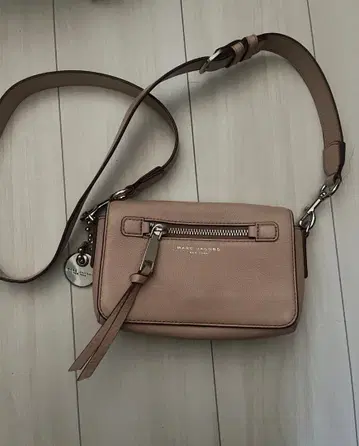 MARC JACOBS 베이지 숄더백 핑크