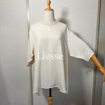Liesse 리에스 아이보리 V넥 오부 소매 상의