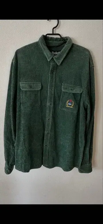 뉴욕발 Belief의 올리브 그린 중골 코듀로이 긴팔 셔츠