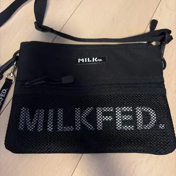 MILKFED. 메쉬 포켓 부착 숄더백