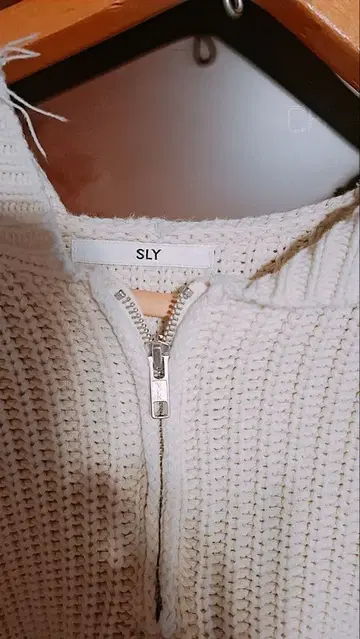 SLY 후드 부착 아이보리 스웨터