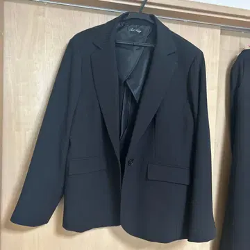 블랙 스트라이프 패턴 블레이저와 팬츠 세트